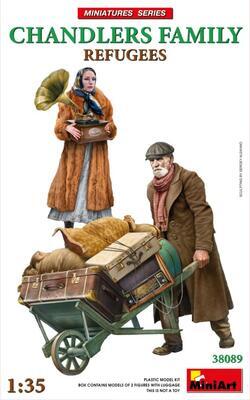 Refugees - Chandlers Family (2 fig.& luggage) (1:35)