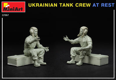 UKRAINIAN TANK CREW AT REST - 2